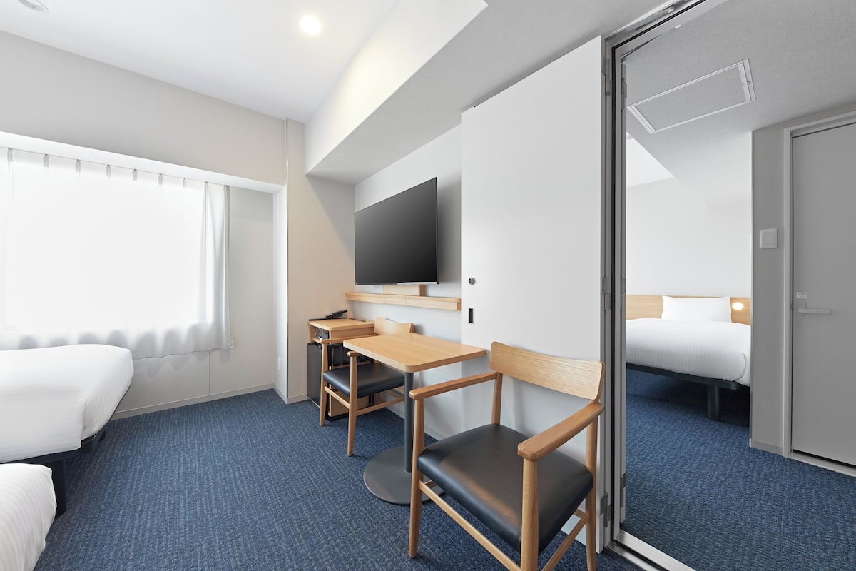 Connecting Room, Non smoking | Down comforters, desk, blackout drapes, soundproofing