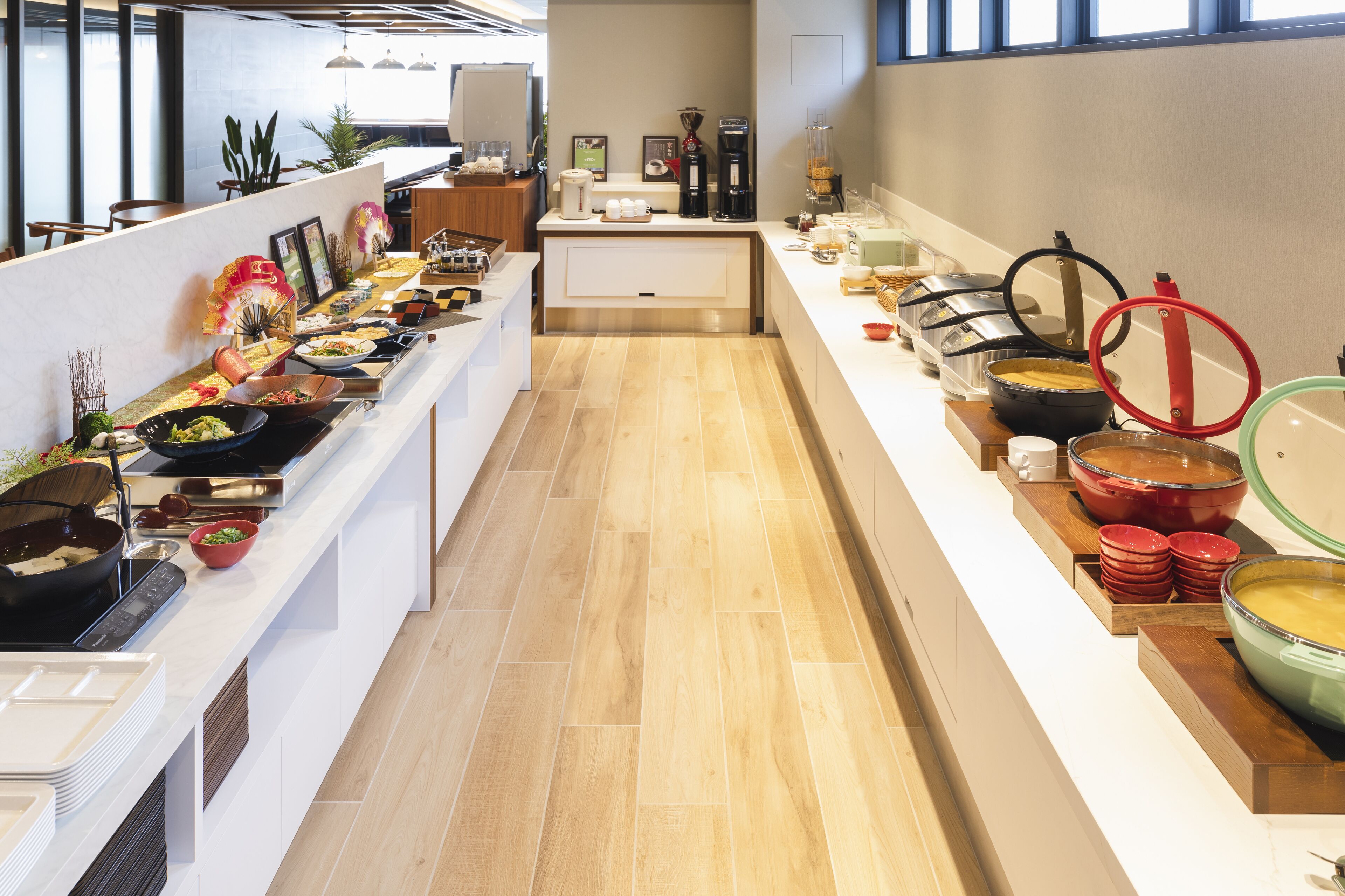 daily buffet breakfast (jpy 1400 per person)