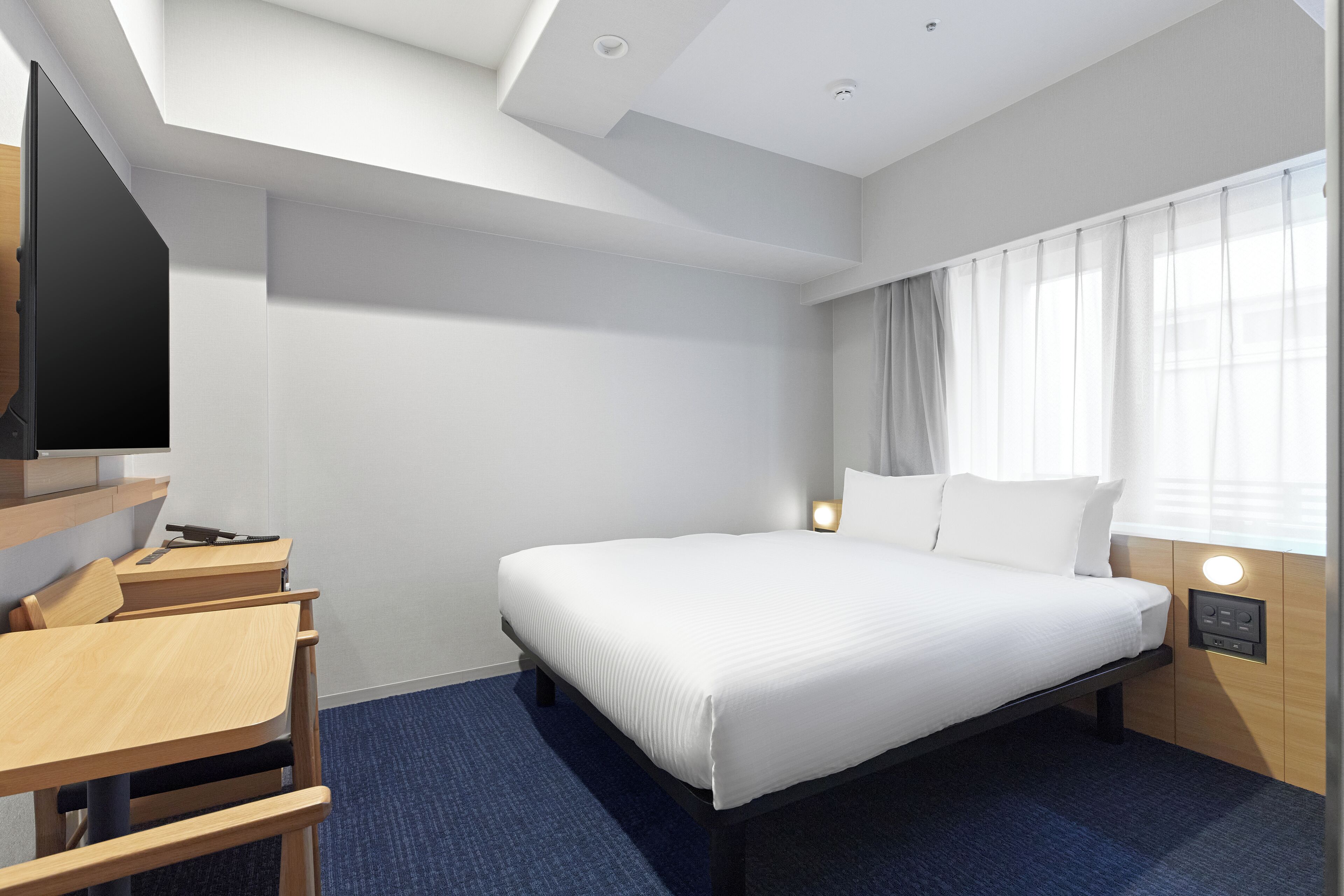 Kamar Double Comfort, Bebas Asap Rokok (with table) | Selimut bulu angsa, meja kerja, tirai kedap cahaya, dan kedap suara