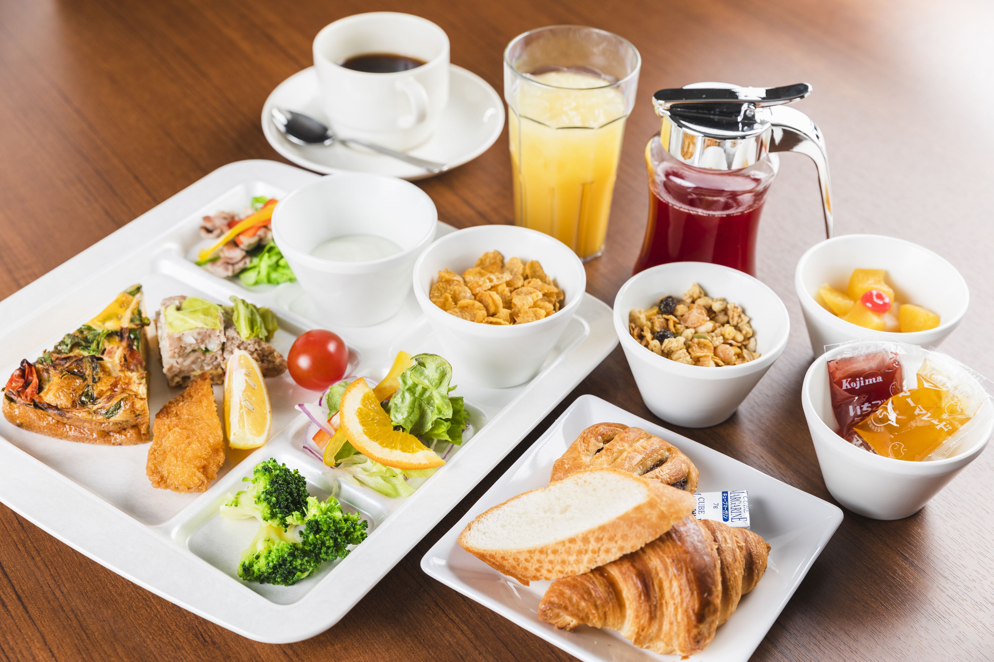 daily buffet breakfast (jpy 1400 per person)