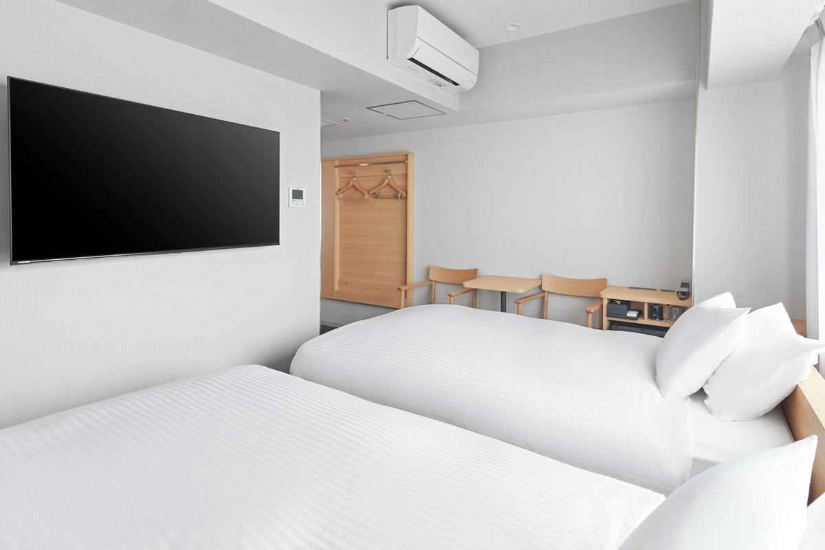 Down duvets, desk, blackout curtains, soundproofing
