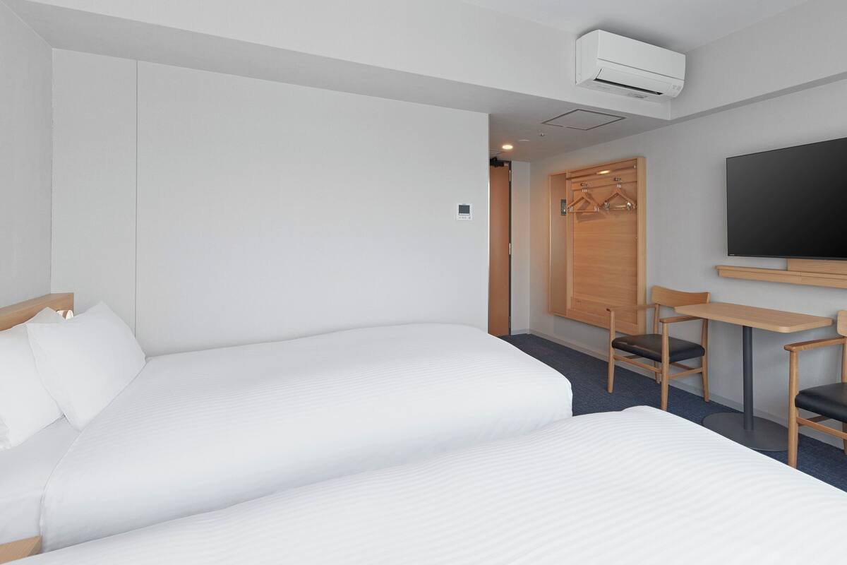 Down duvets, desk, blackout curtains, soundproofing