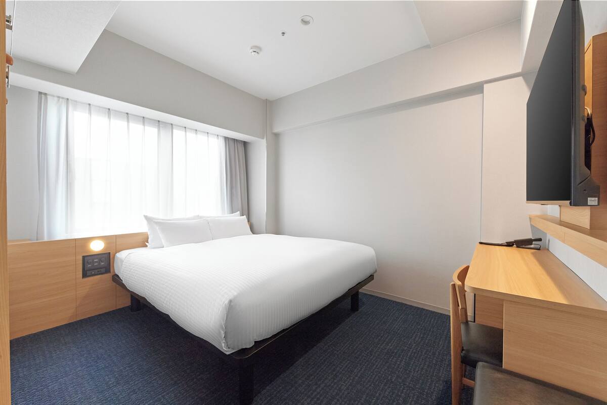 Down duvets, desk, blackout curtains, soundproofing