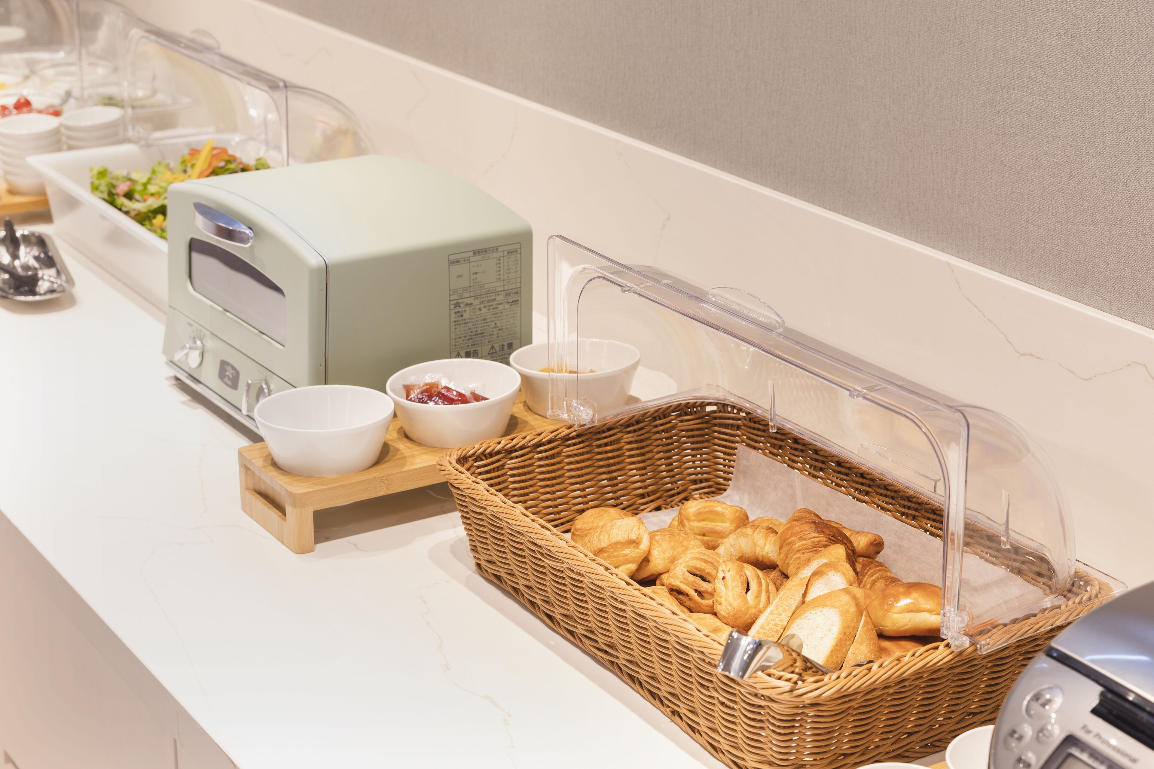 daily buffet breakfast (jpy 1400 per person)