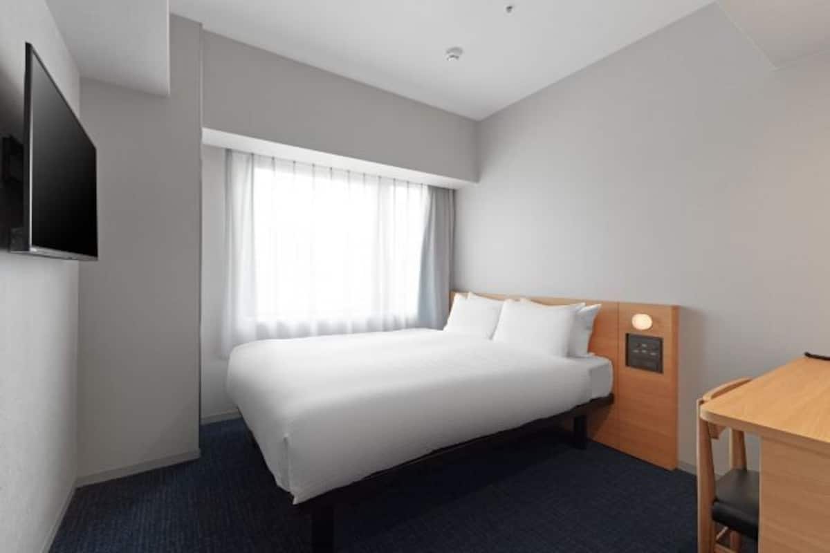 Down duvets, desk, blackout curtains, soundproofing