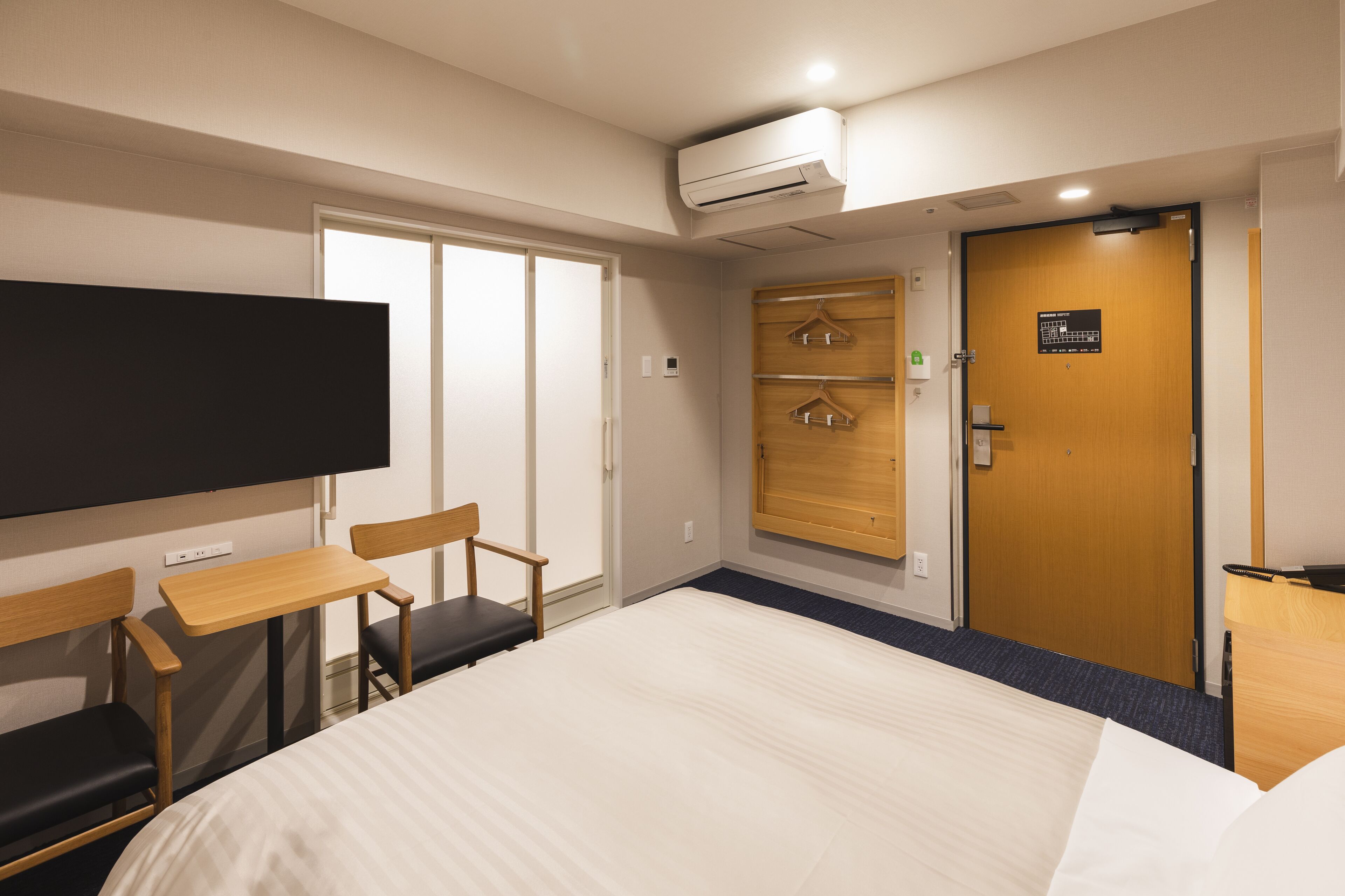 1 bedroom, down duvets, desk, blackout curtains