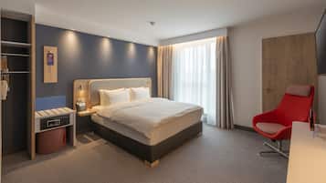 低刺激性寝具、セーフティボックス (室内)、デスク、ノートパソコン用作業スペース