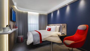 低刺激性寝具、セーフティボックス (室内)、デスク、ノートパソコン用作業スペース