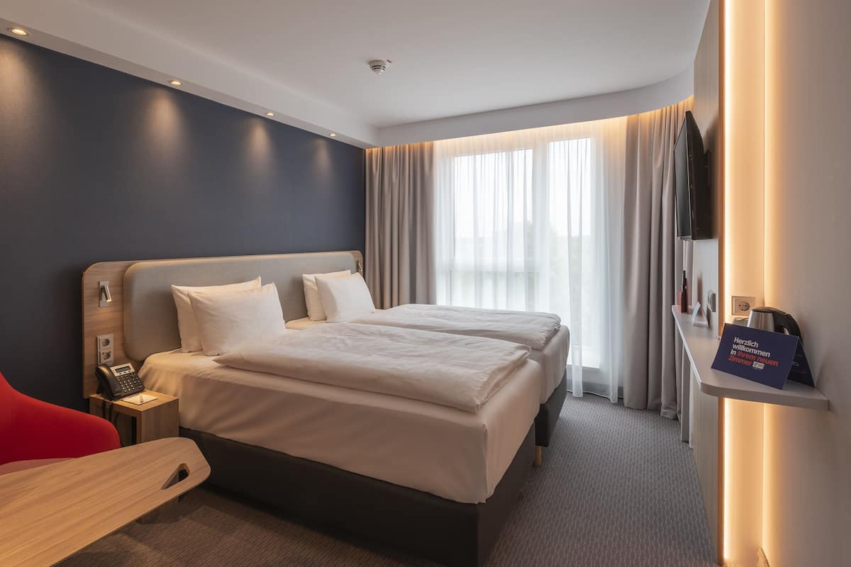Hypo-allergenic bedding, in-room safe, desk, laptop workspace