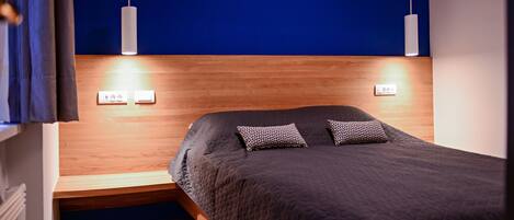 1 bedroom, in-room safe, iron/ironing board, free WiFi