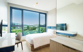 Two Bedroom Suite | 객실 내 금고, 책상, 암막 커튼, 방음 설비