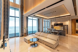 Penthouse Suite | 起居區 | 46-吋智慧型電視,提供數位頻道