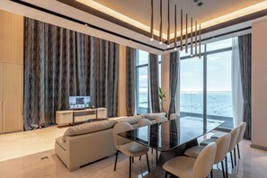 Penthouse Suite | 起居区 | 46-英寸智能电视（配备数码频道）