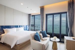 Deluxe King Room | Cofres nos quartos, individualmente mobiliados, escrivaninha