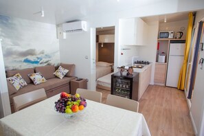 Interior - 5* Mobile house with private pool (Novalja)