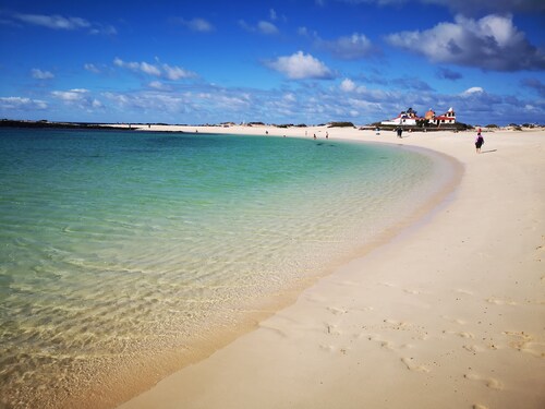 Modern 3 bedroom house close to the beach with a large pool.  Sleeps 6 people