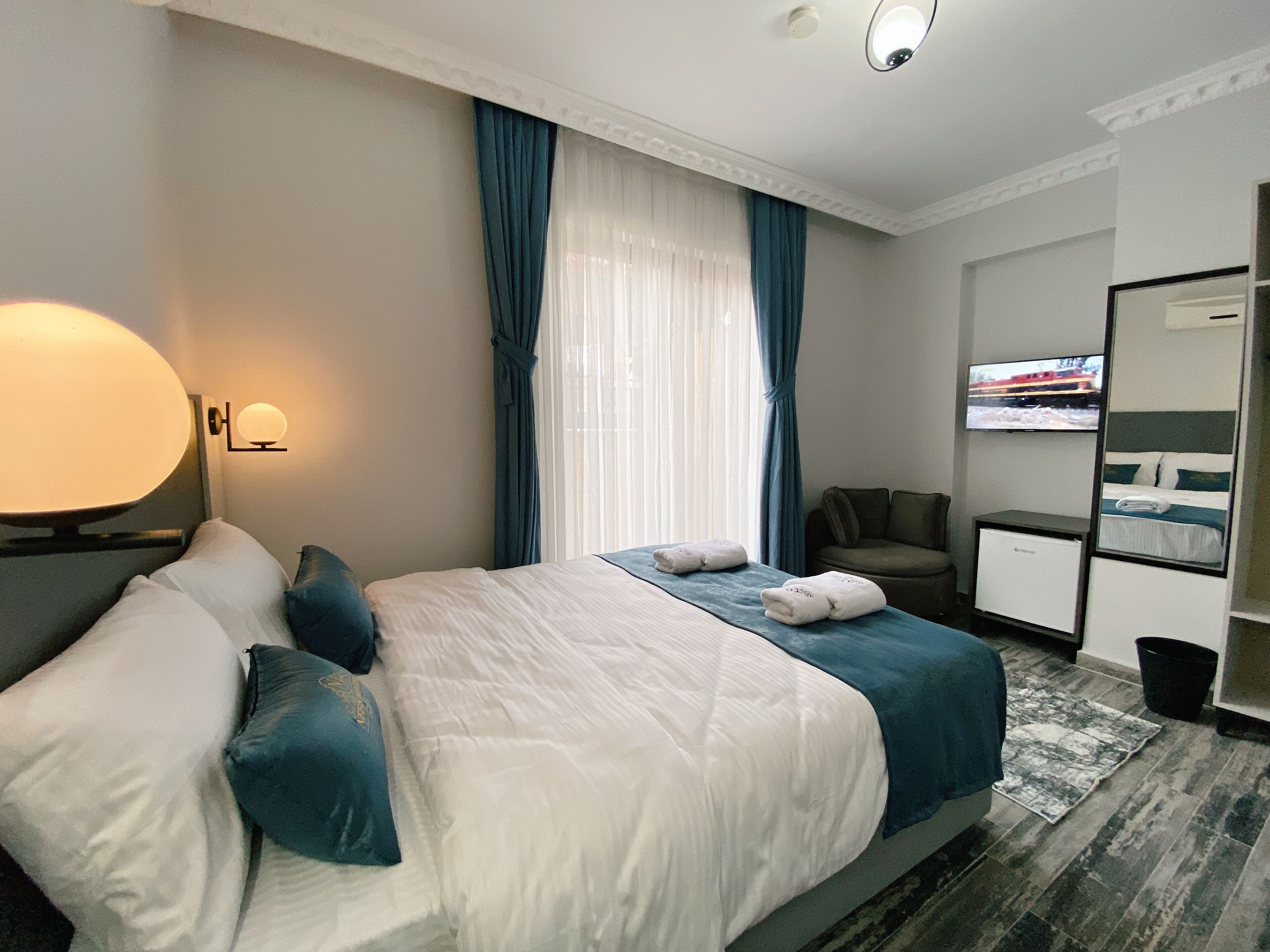 in-room safe, free wifi, bed sheets