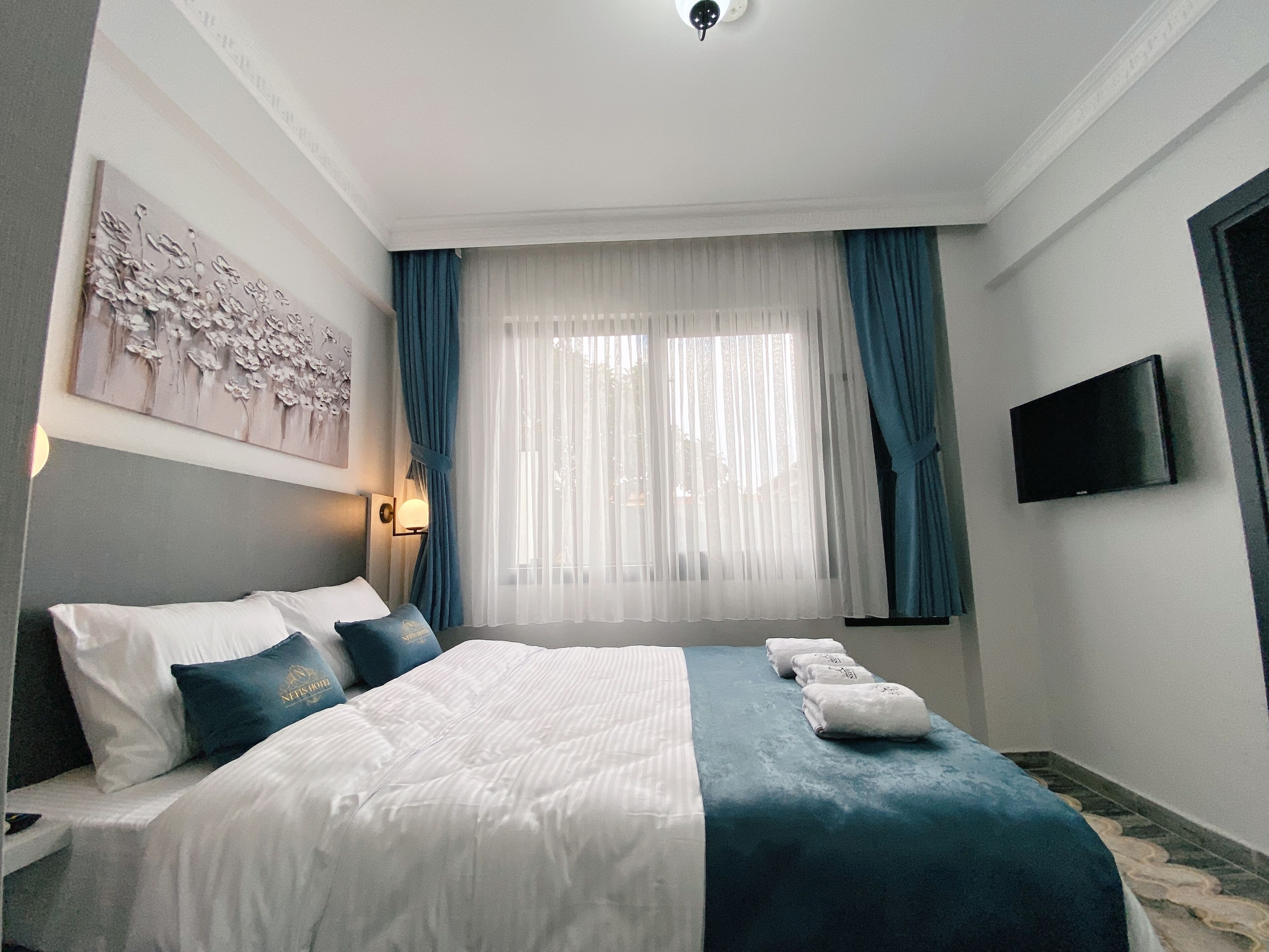 standard double room | in-room safe, free wifi, bed sheets