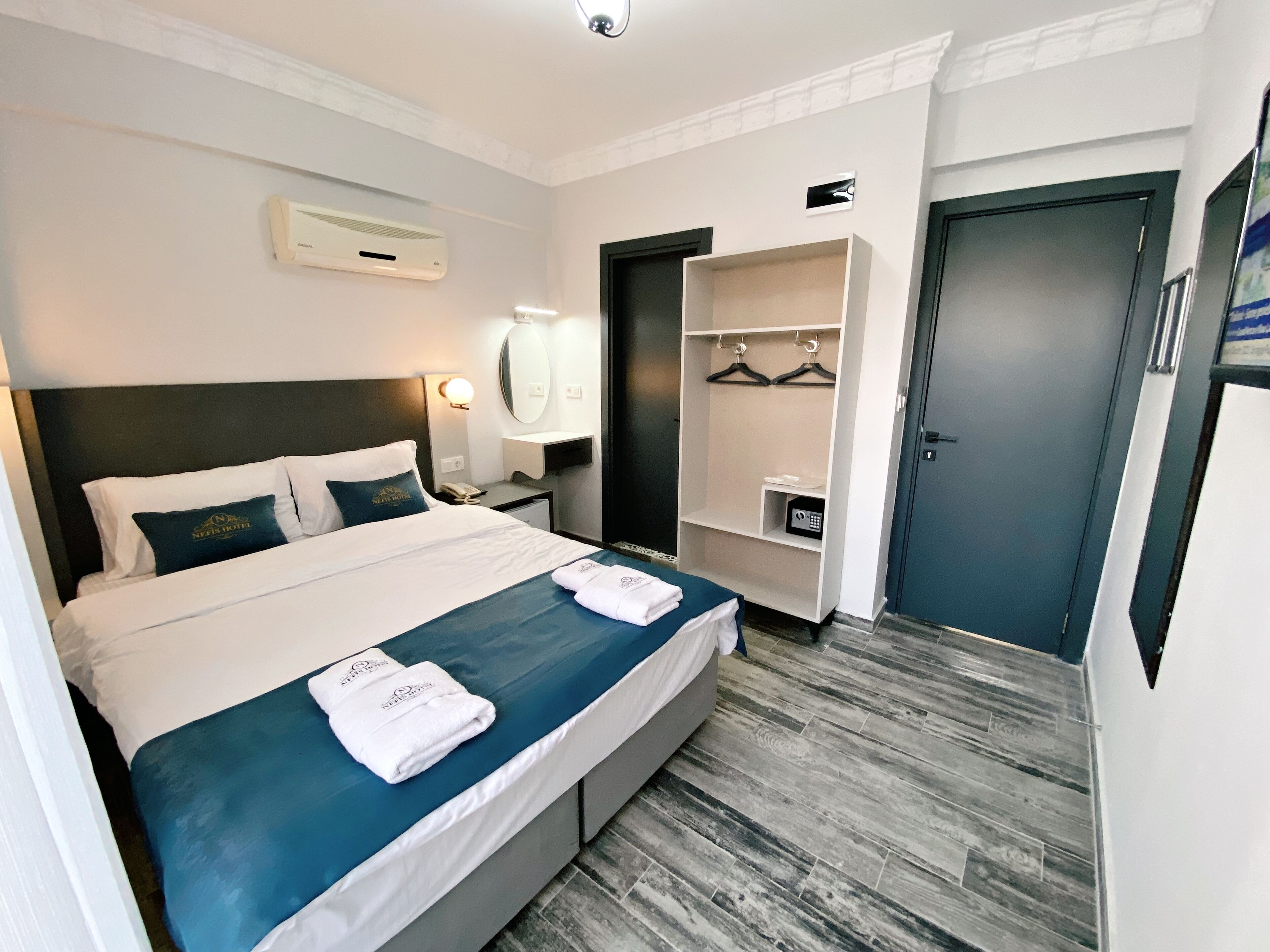 standard double room, balcony | in-room safe, free wifi, bed sheets