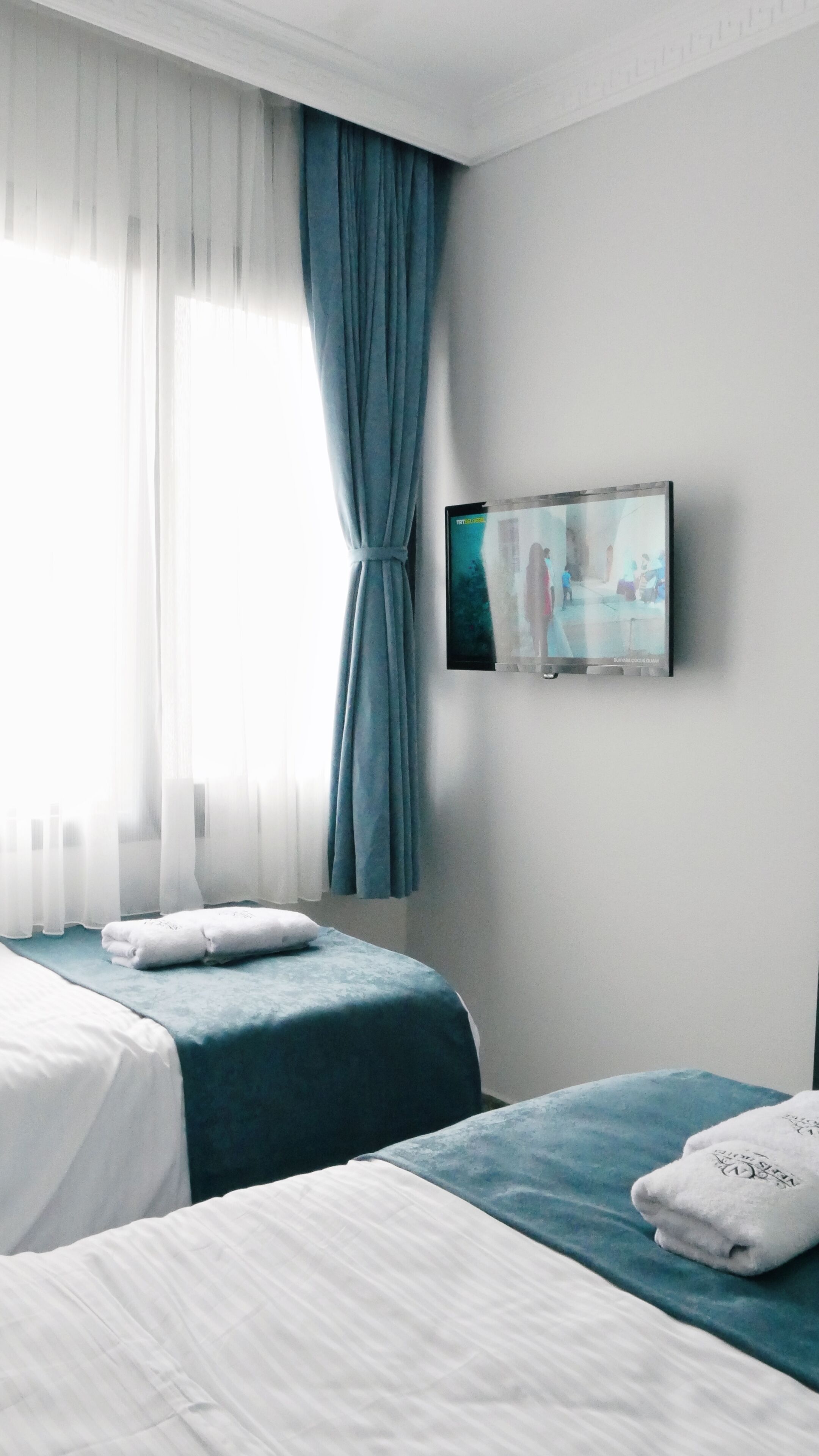 standard twin room | in-room safe, free wifi, bed sheets