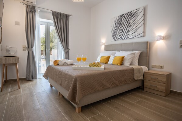 2 habitaciones, escritorio, tabla de planchar con plancha y wifi gratis 