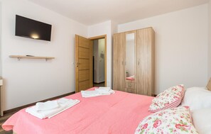 2 bedrooms, free WiFi, bed sheets