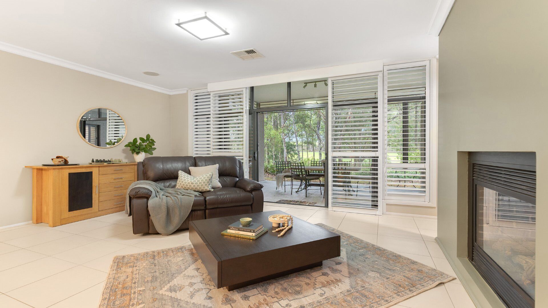 TV, fireplace, offices