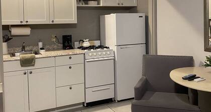 WARM MINERAL SPRINGS MODERN WATERFRONT STUDIO