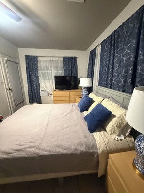 1 Schlafzimmer, Schreibtisch, WLAN, Bettwäsche