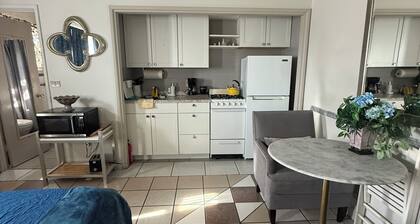 WARM MINERAL SPRINGS MODERN WATERFRONT STUDIO