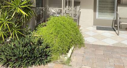 WARM MINERAL SPRINGS MODERN WATERFRONT STUDIO