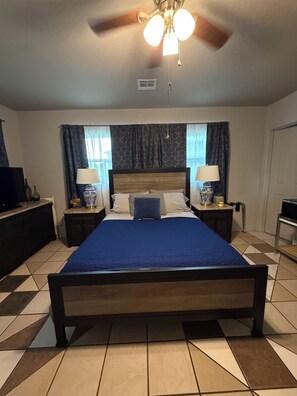 1 bedroom, desk, WiFi, bed sheets