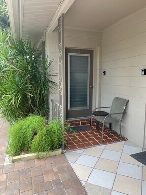 Terrace/patio - WARM MINERAL SPRINGS MODERN WATERFRONT STUDIO (North Port)
