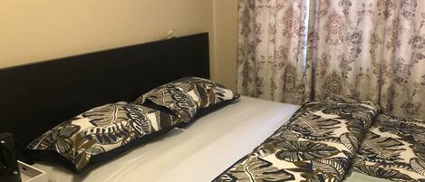 2 bedrooms, WiFi (free), bed sheets