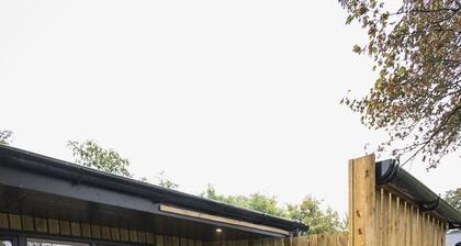 Poppy's Place Luxury Tiny Home With Secluded Patio, Hot Tub