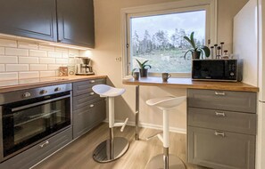 Fridge, microwave, oven, stovetop - 2 bedroom lovely home in Konsmo (Konsmo)