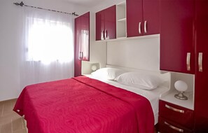 3 bedrooms, free WiFi, bed sheets