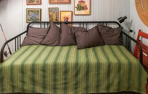 Free WiFi, bed sheets - Beautiful home in Botolfsbo with sauna (Botolfsbo)