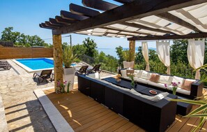 Terrace/patio - Awesome home in Veprinac with WiFi (Veprinac)