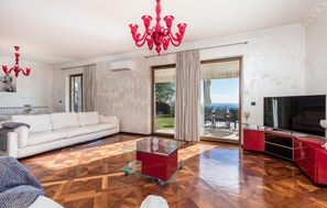 Smart TV - Awesome home in Veprinac with WiFi (Veprinac)