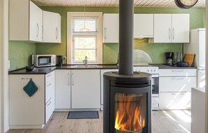 Køleskab, kogeplade, opvaskemaskine