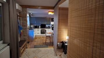 Kühlschrank, Mikrowelle, Ofen, Herdplatte