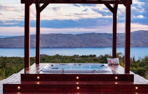 Bain à remous extérieur