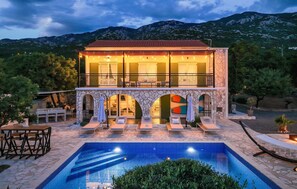 Outdoor pool, sun loungers - Pet friendly home in Stinica (Stinica)