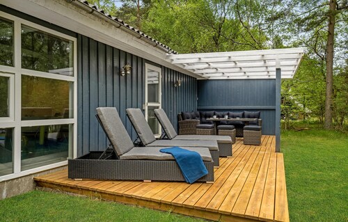 Cozy home in Hadsund with sauna