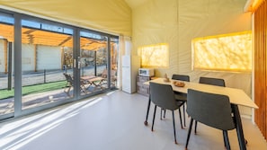 ห้องเบสิก, 2 ห้องนอน (Glamping A-2) | Wi-Fi ฟรี
