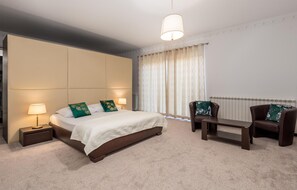 4 Schlafzimmer, Bügeleisen/Bügelbrett, kostenloses WLAN, Bettwäsche