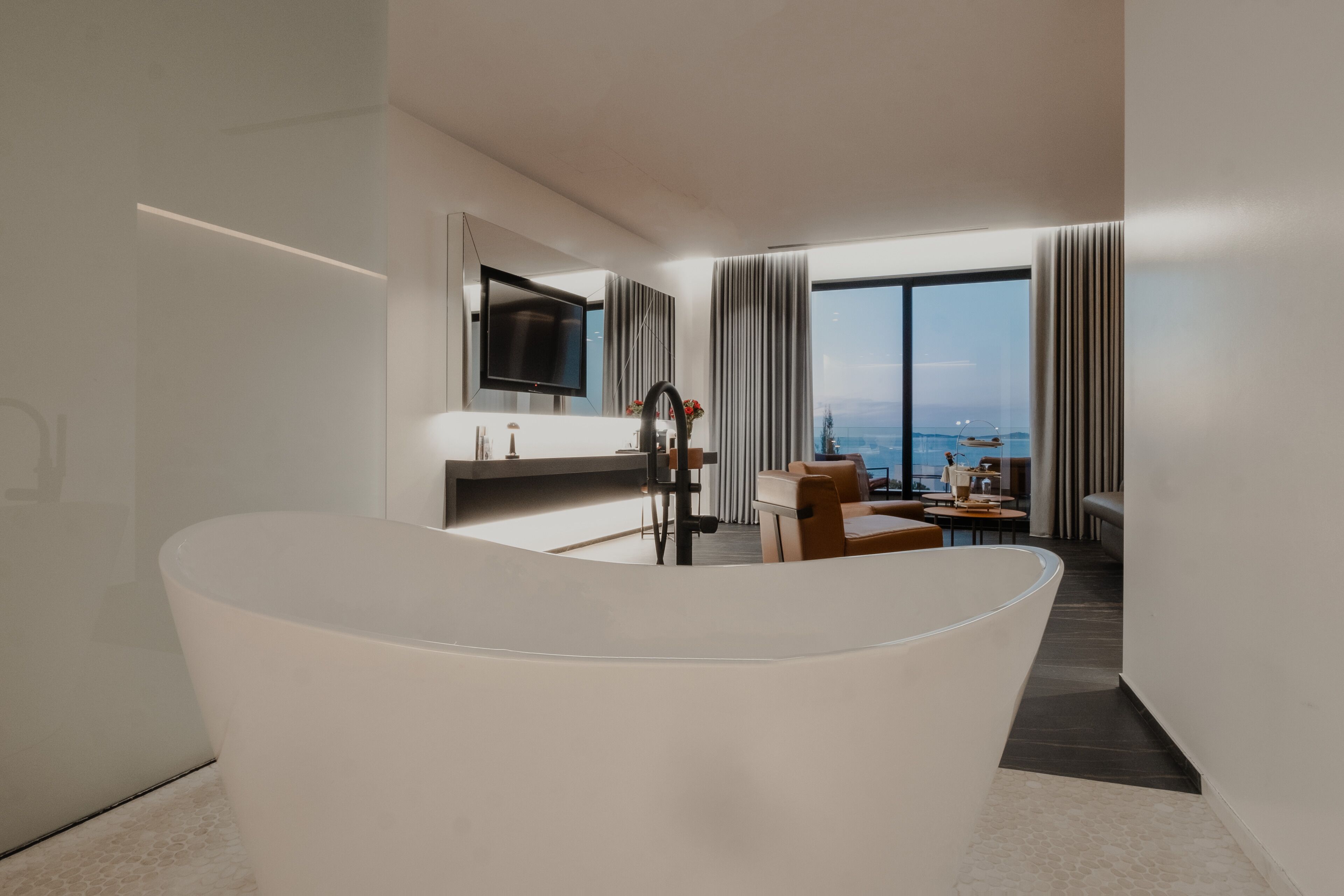 Suite Deluxe | Ropa de cama de alta calidad, camas con efecto memoria y minibar 