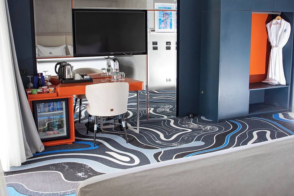 Superior Pool View | Hochwertige Bettwaren, Betten mit Memory-Foam-Matratzen, Minibar