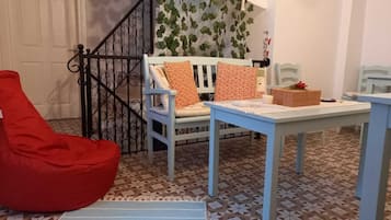 Classic Double Room | Living area